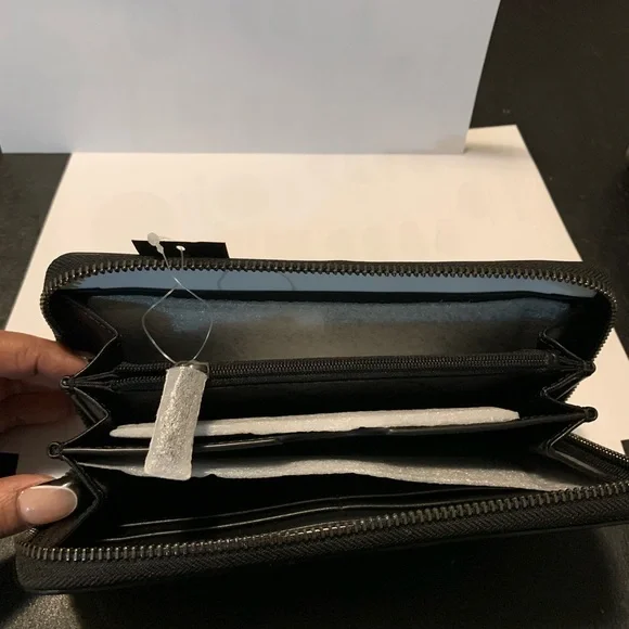 Michael Kors - Varick Leather Zip-Around Wallet